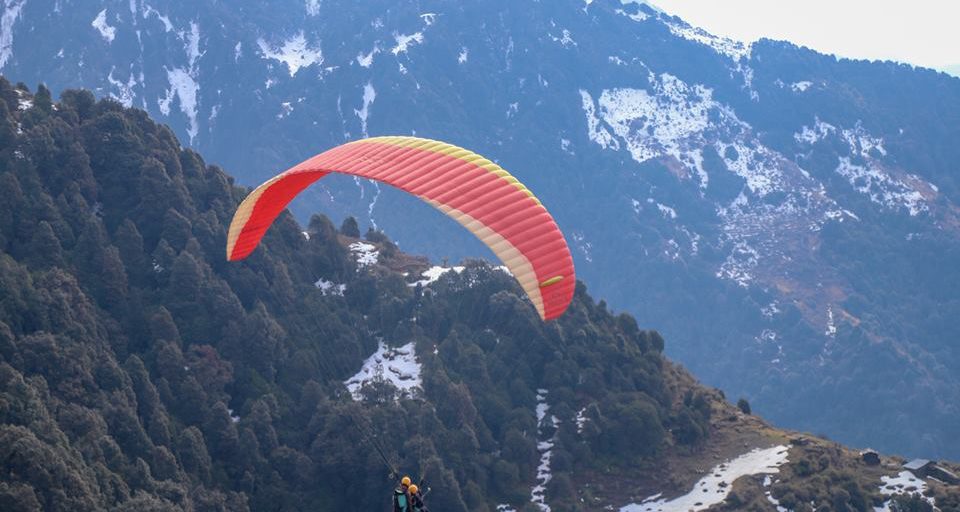9 Best Places to Experience Paragliding in India