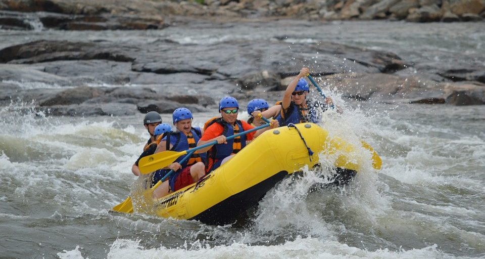 8 Famous Destinations for River Rafting in India